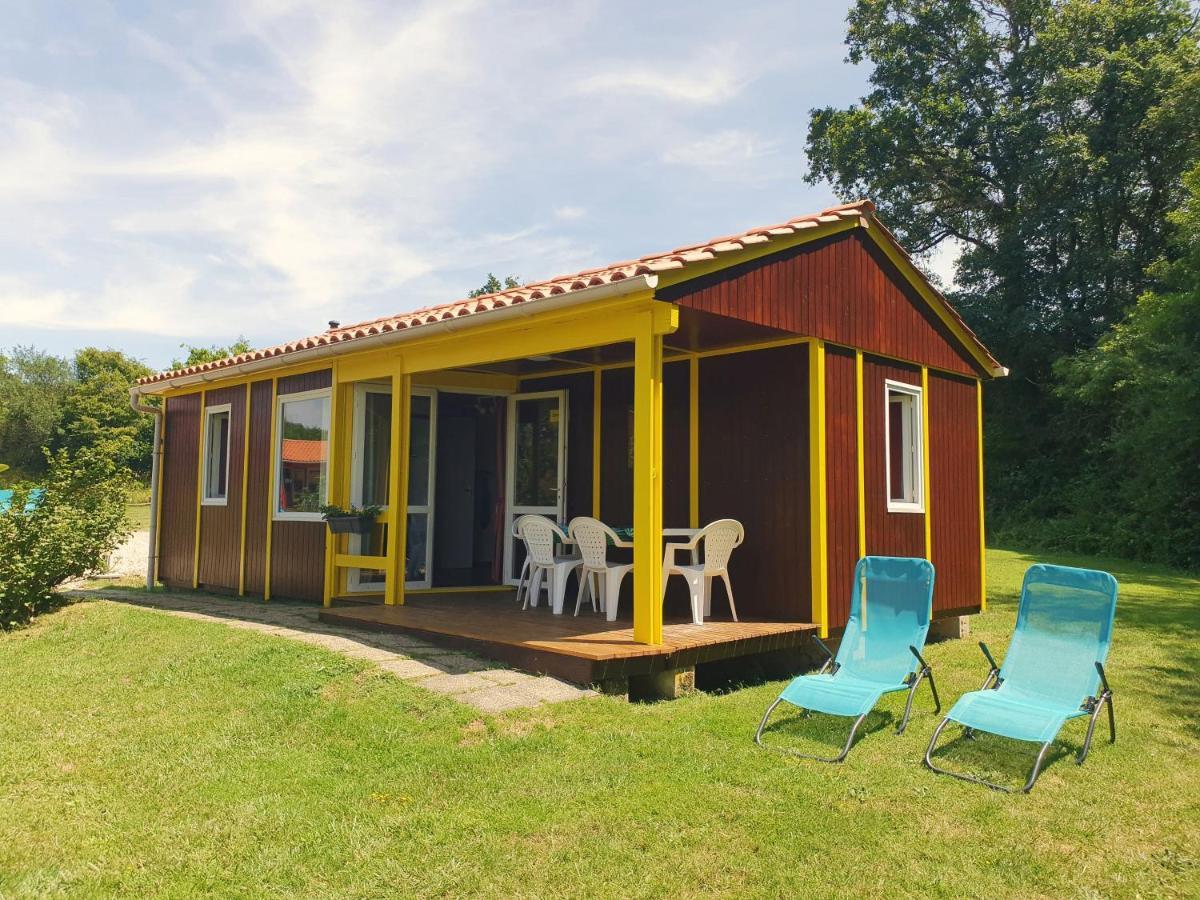 Les Chalets Du Quignon Autry-le-Chatel Exterior foto