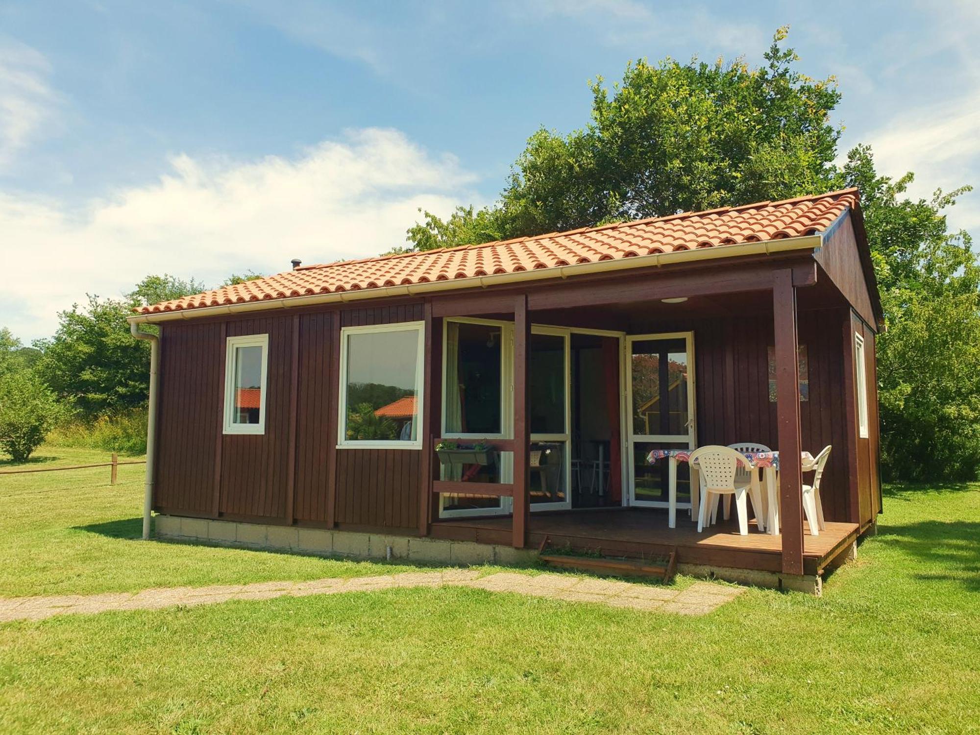 Les Chalets Du Quignon Autry-le-Chatel Exterior foto
